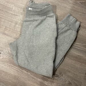 Aritzia TNA Perfect sweatpants